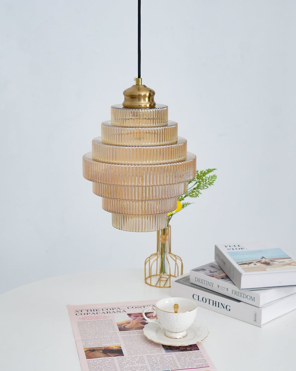 Suspension Kalinda en ambiance intérieure en verre strié – Klaross
