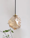 Suspension en verre ambré Diamanta vue détail finition, lampe suspendue design – Klaross