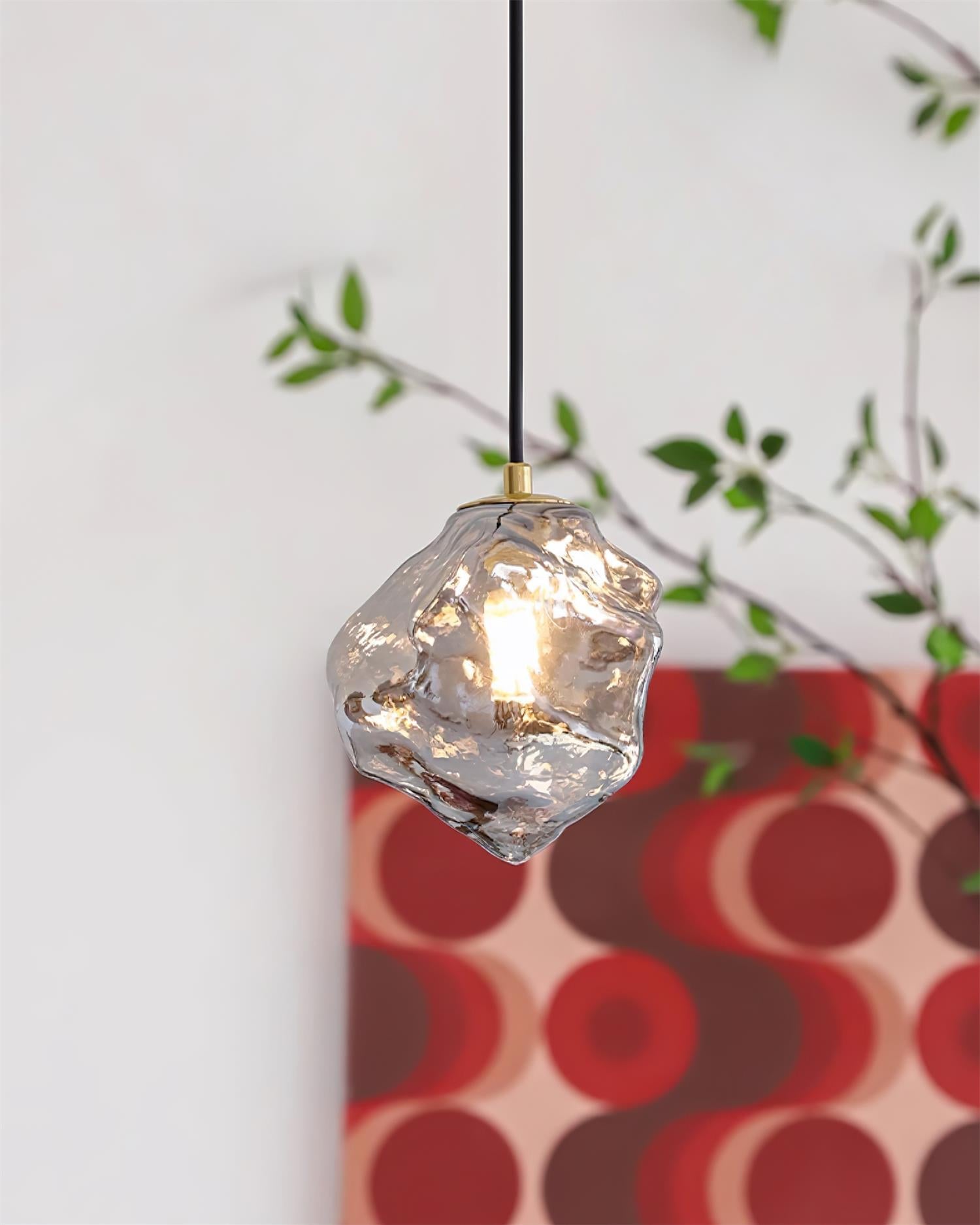 Suspension Diamanta mise en situation en verre ambré – Klaross
