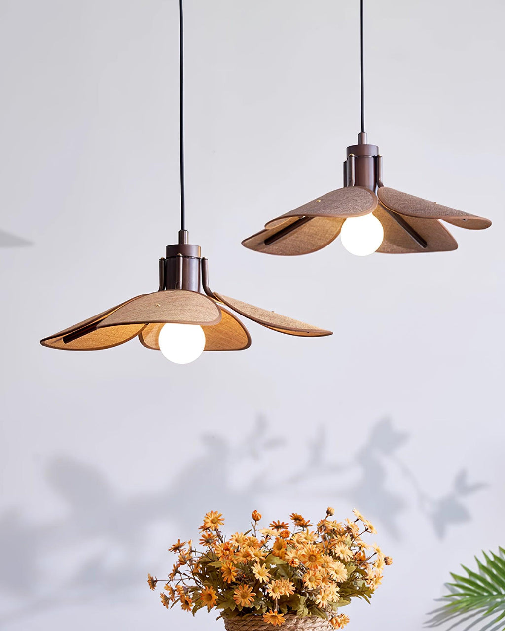 Suspension CALIRA rotin vue de profil – Klaross