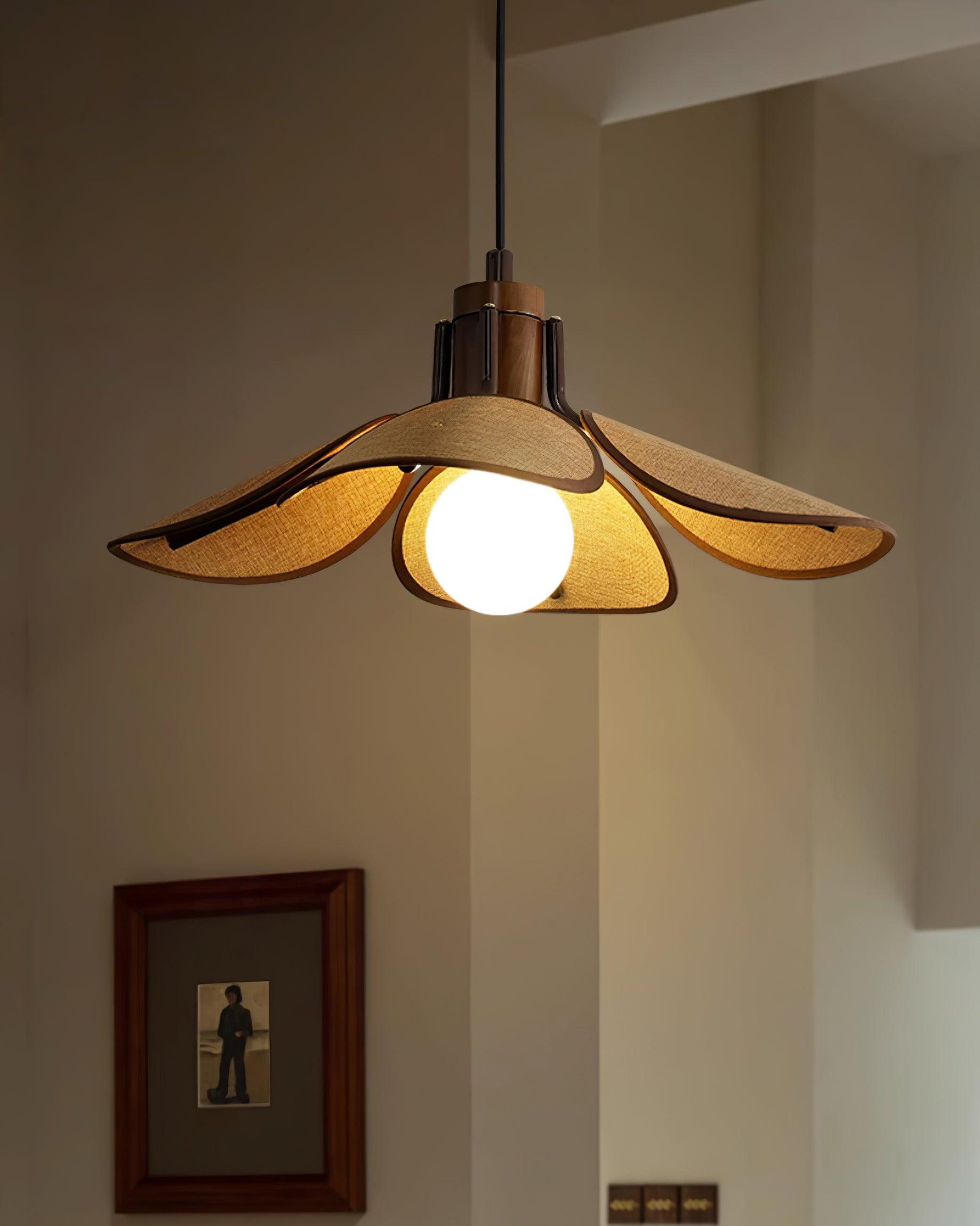 Suspension CALIRA luminaire rotin mise en situation – Klaross