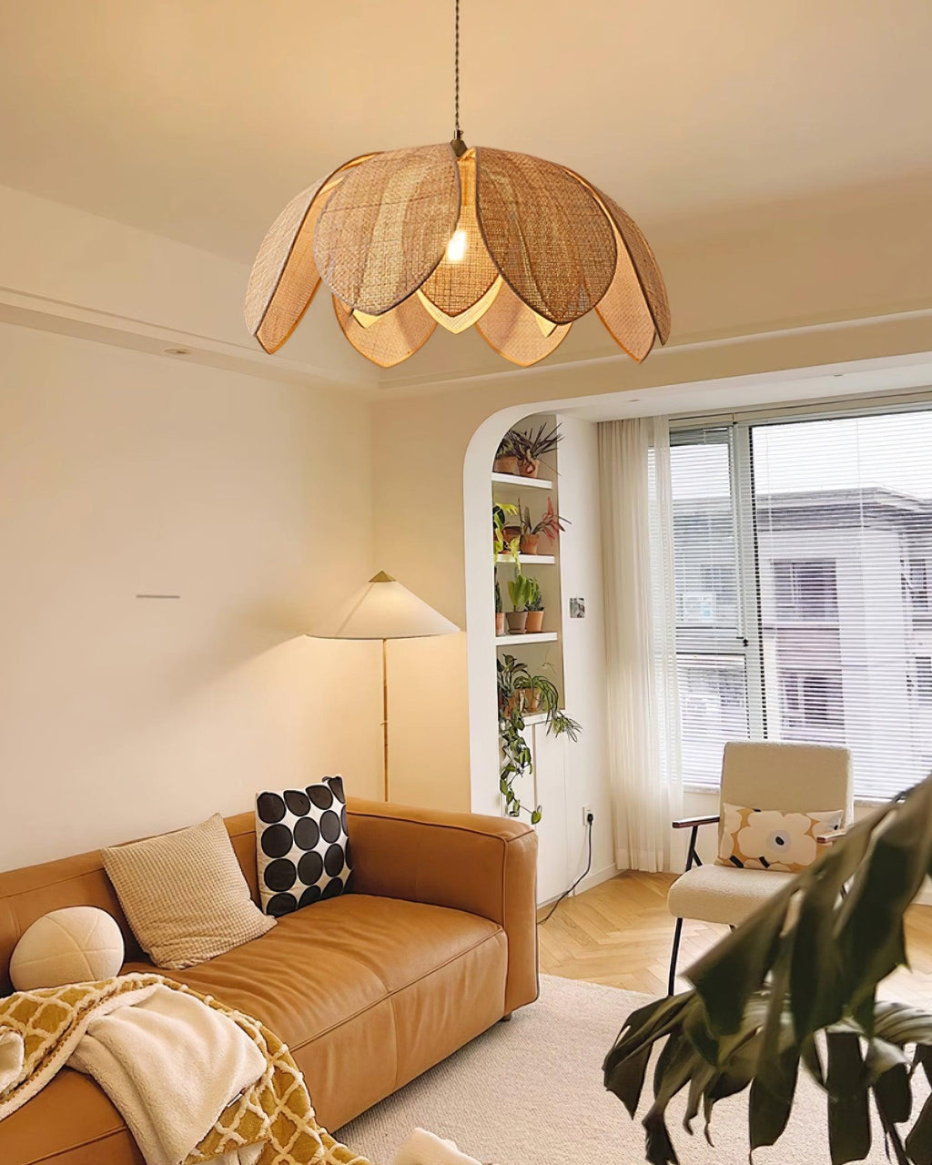 Suspension FIONA rotin vue ambiance salon – Klaross