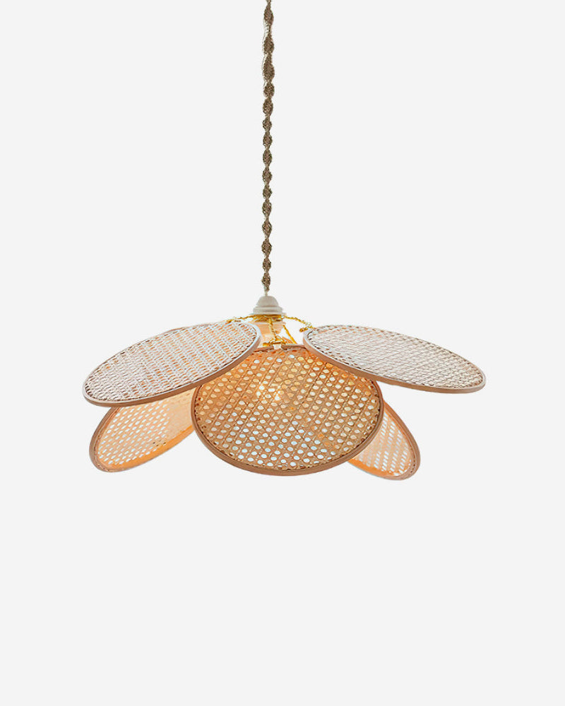 Suspension PETALA rotin pétale – luminaire design salon – Klaross