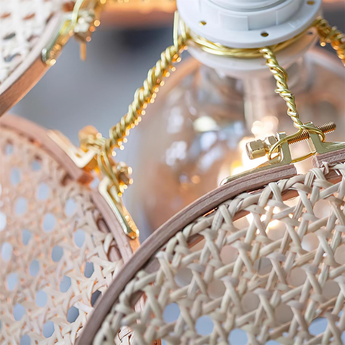 Suspension PETALA rotin ambiance salon – Klaross