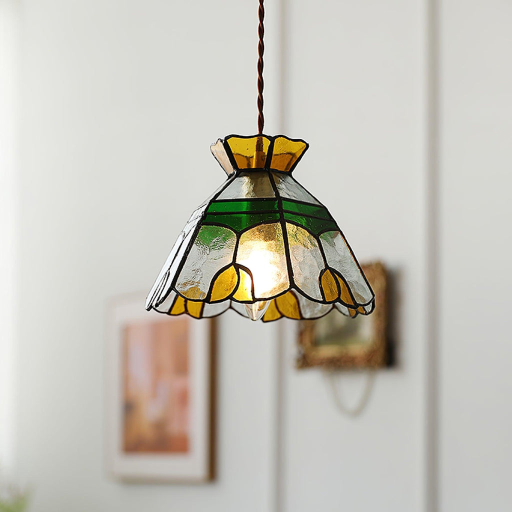 Suspension Quartz vue détail finition en vitrail style Tiffany – Klaross