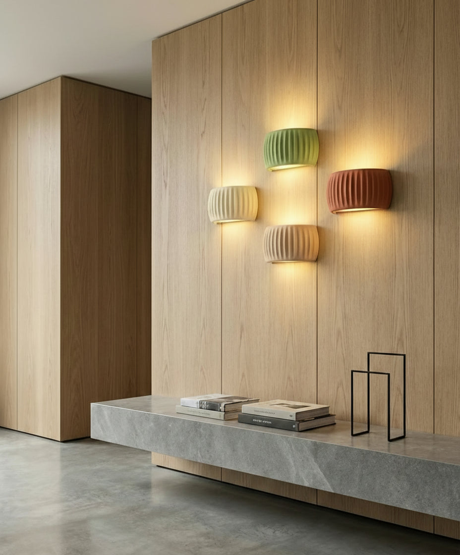 Applique murale décorative orange en résine moderne, idéale pour tête de lit, chambre ou entrée.