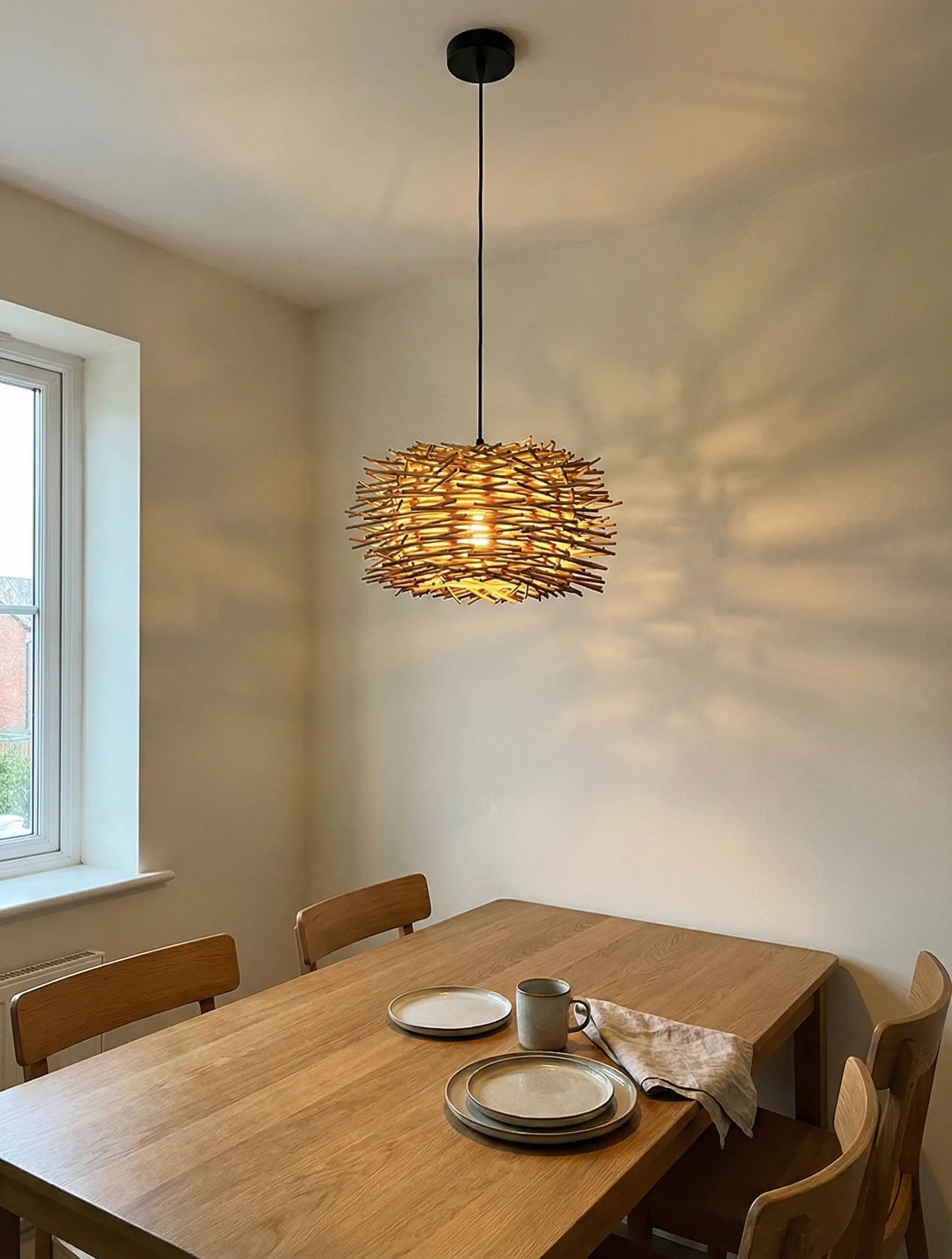 Luminaire suspendu élégant pour illuminer un intérieur moderne — Klaross.