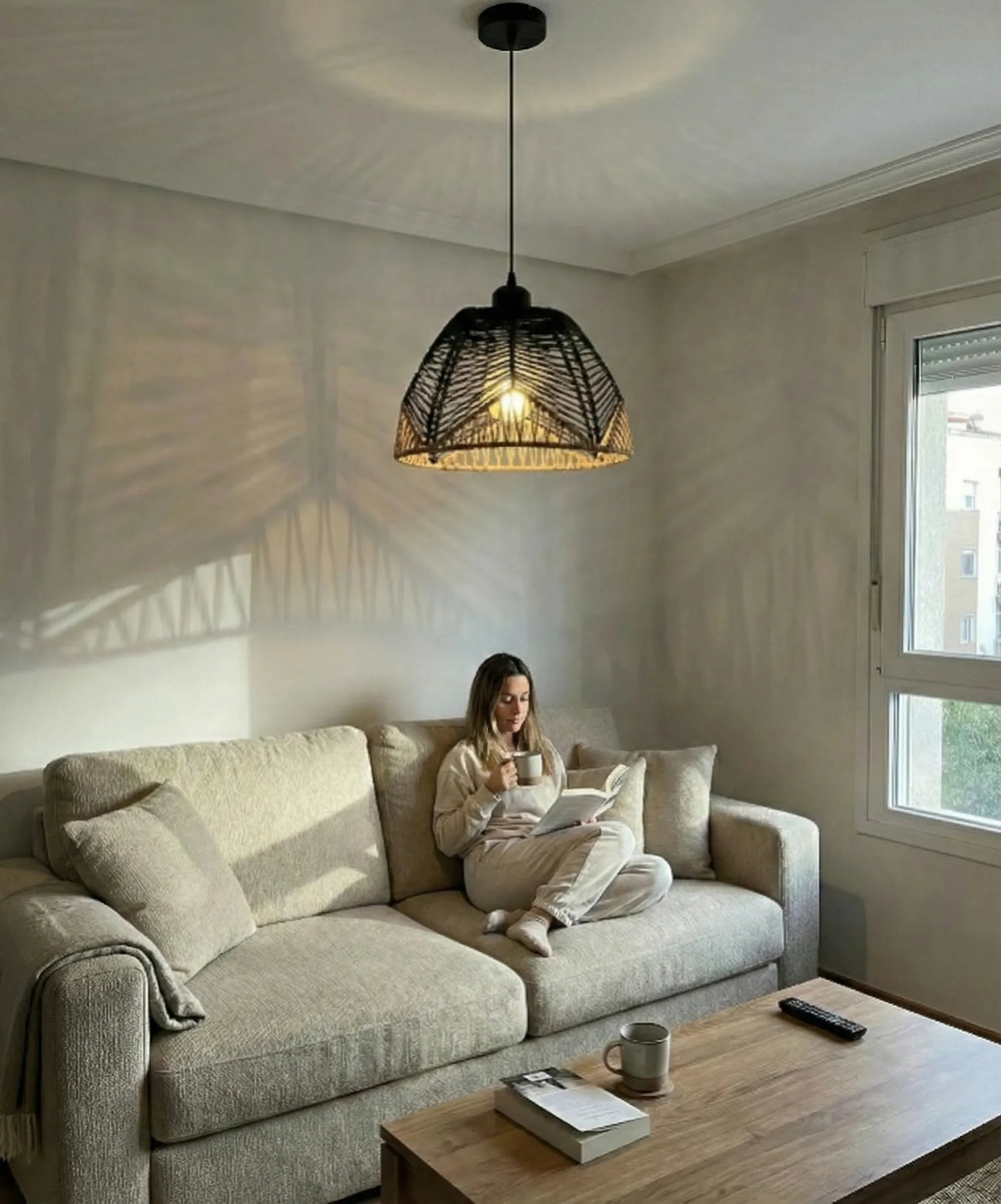 Lampe murale diffusant une lumière douce pour intérieur contemporain — Klaross.