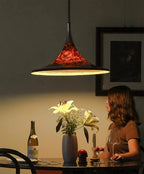 Lampe suspendue en verre design pour éclairage intérieur moderne.