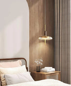 Lampe suspendue en verre design pour salon.