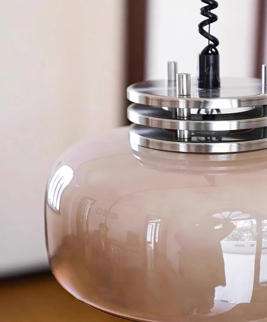 Lampe suspendue en verre design pour espace de vie moderne.
