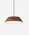 Lampe suspendue en verre design pour éclairer un salon ou un espace de vie moderne.