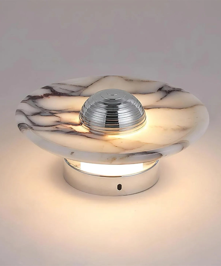 Lampe suspendue en verre design pour éclairage moderne.