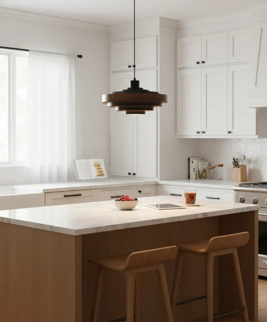 Lampe en verre design en suspension pour éclairage intérieur dans la maison.