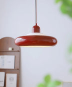 Lampe suspendue en verre design pour maison contemporaine.