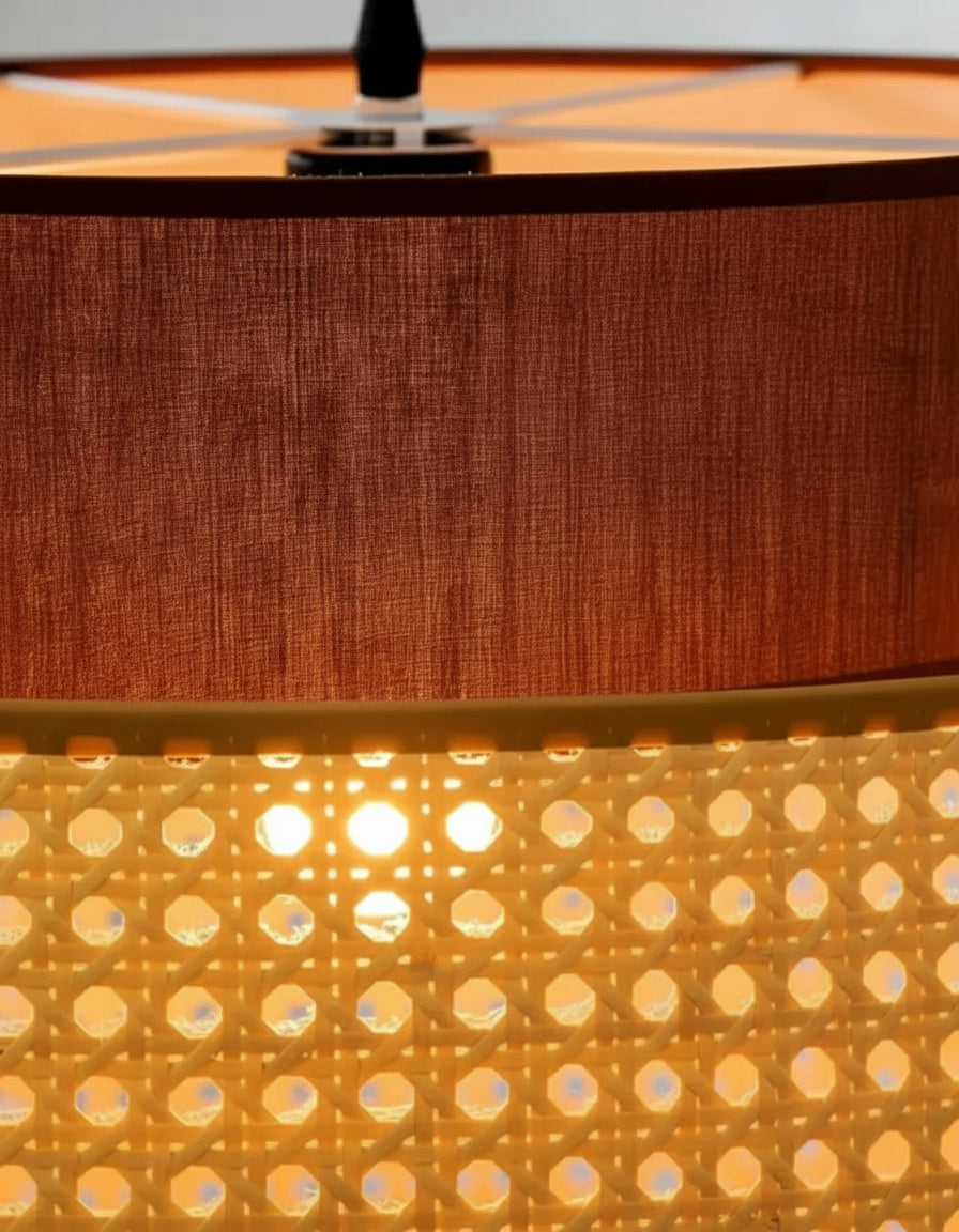 Lampe suspension en rotin noir LED, style bohème chic, diamètre 50 cm pour salon ou salle à manger.