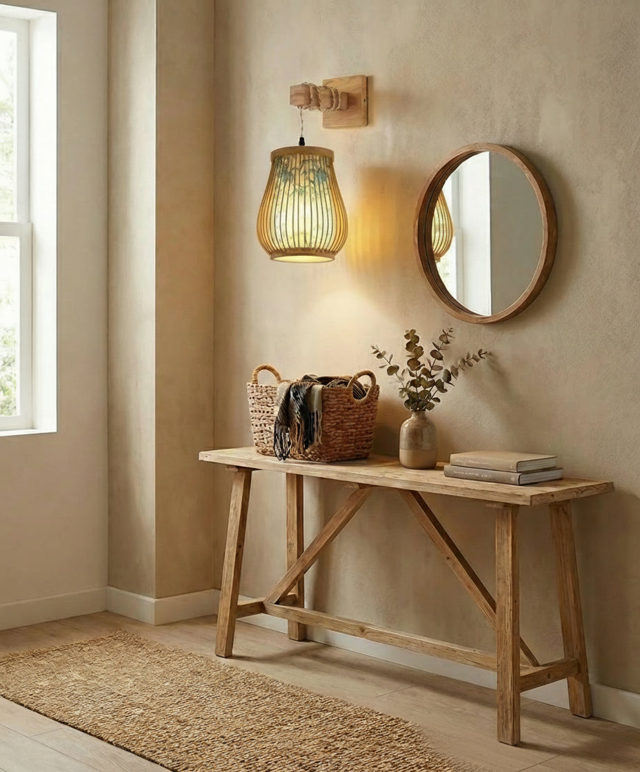 Luminaire suspendu en bambou et osier tissé à la main, style minimaliste décoratif pour salon ou grande chambre.