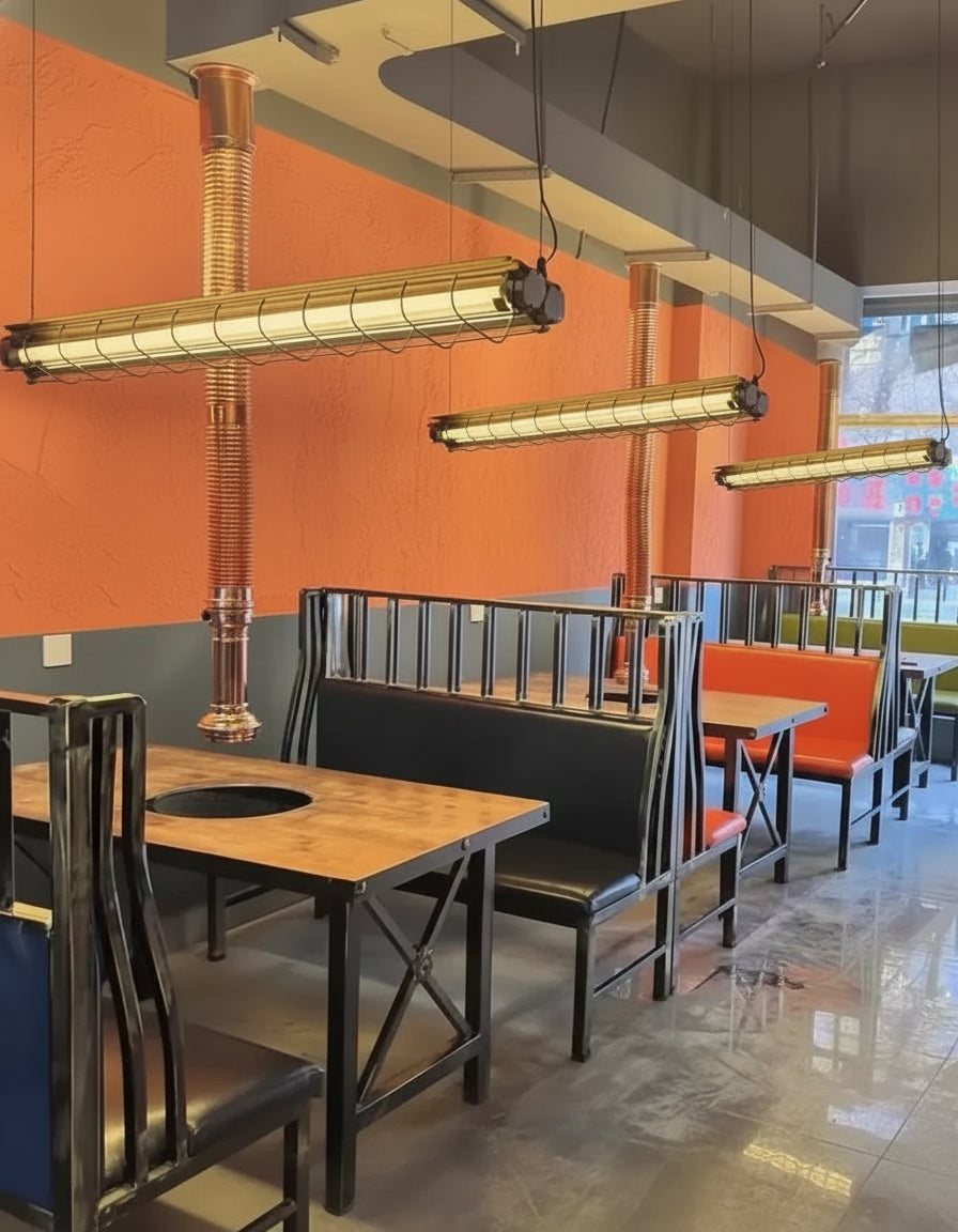 Luminaire LED tube industriel noir 124 cm, design élégant avec câbles ajustables.