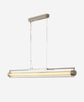 Luminaire plafond en verre soufflé pour éclairage contemporain dans un intérieur moderne.
