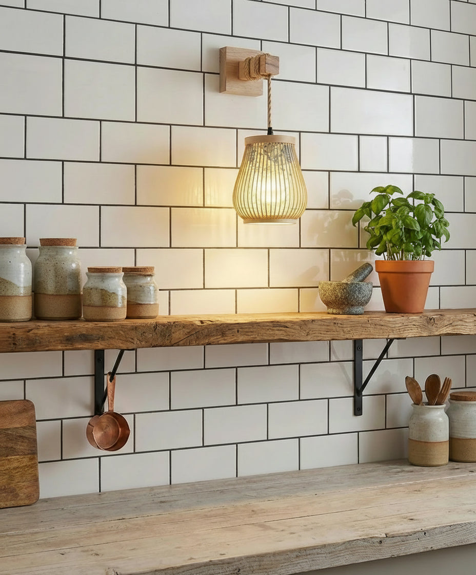 Luminaire plafonnier en rotin et bambou, style vintage asiatique pour cuisine ou hall d'hôtel, compatible LED.