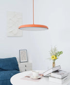 Luminaire en verre design pour éclairage du salon ou de la chambre moderne.