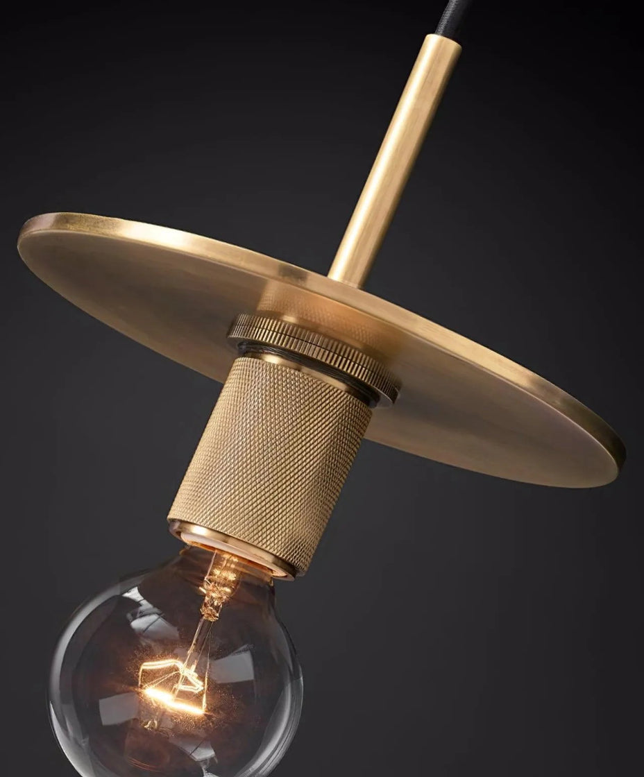 Luminaire en verre design style lustre moderne pour salon contemporain.