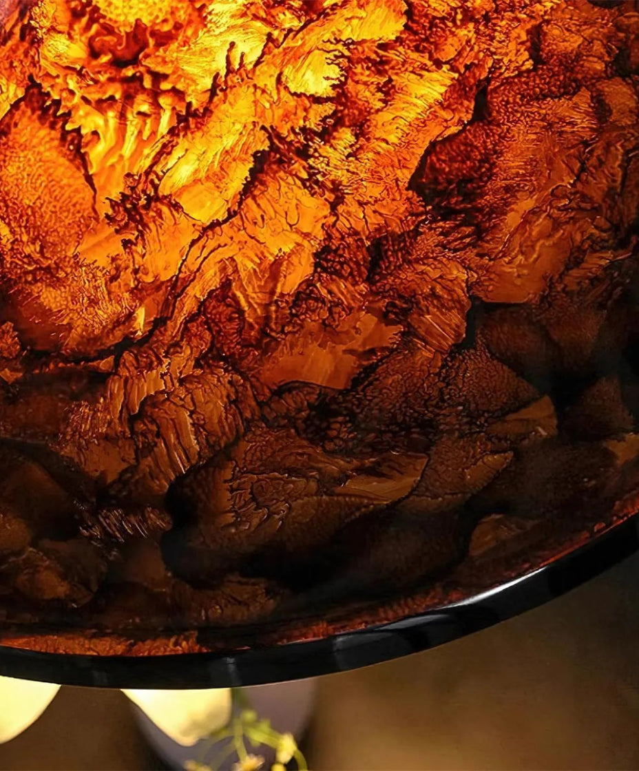 Luminaire en verre design style lustre moderne pour intérieur.