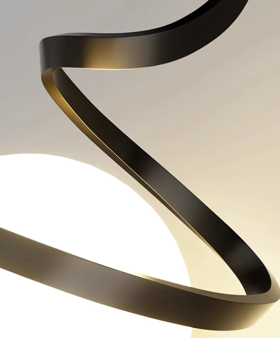 Luminaire en verre pour plafond avec ambiance chaleureuse intérieure.