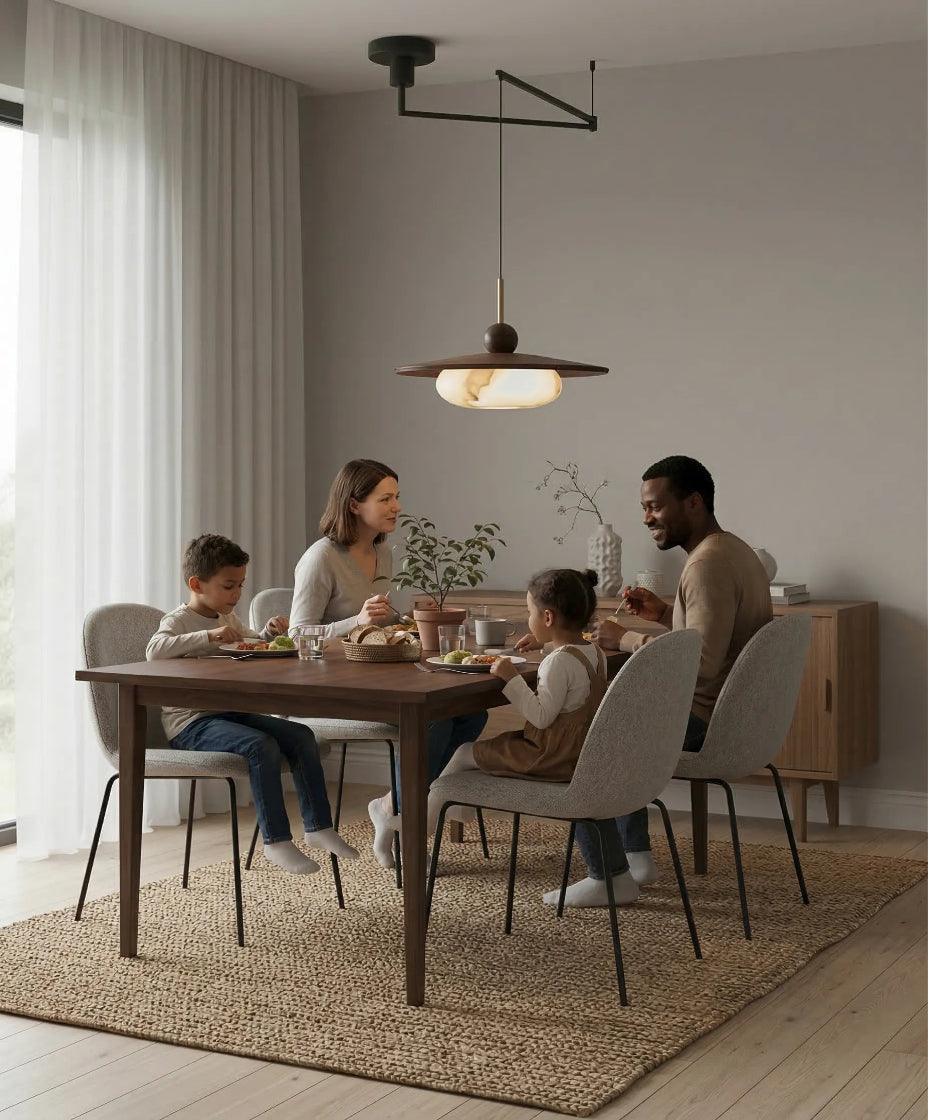 Luminaire suspendu en verre pour éclairage design du salon.