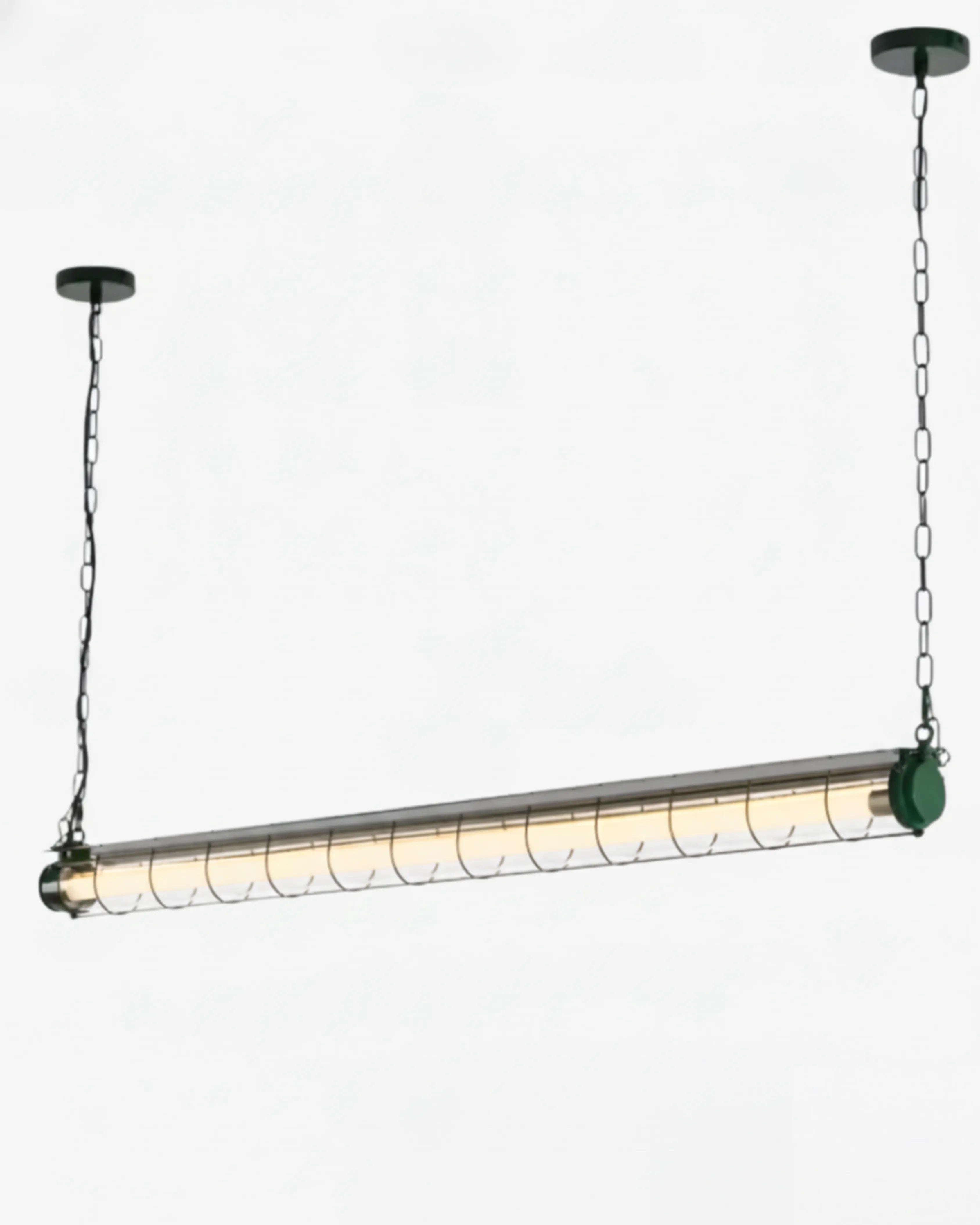 Lustre industriel long LED en métal noir, parfait au-dessus d’une table à manger ou d’un îlot central.