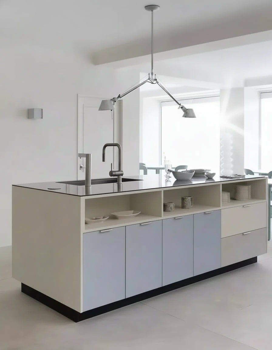 Lustre industriel en métal argent double tête, suspension plafond ajustable idéale pour éclairage précis et moderne.