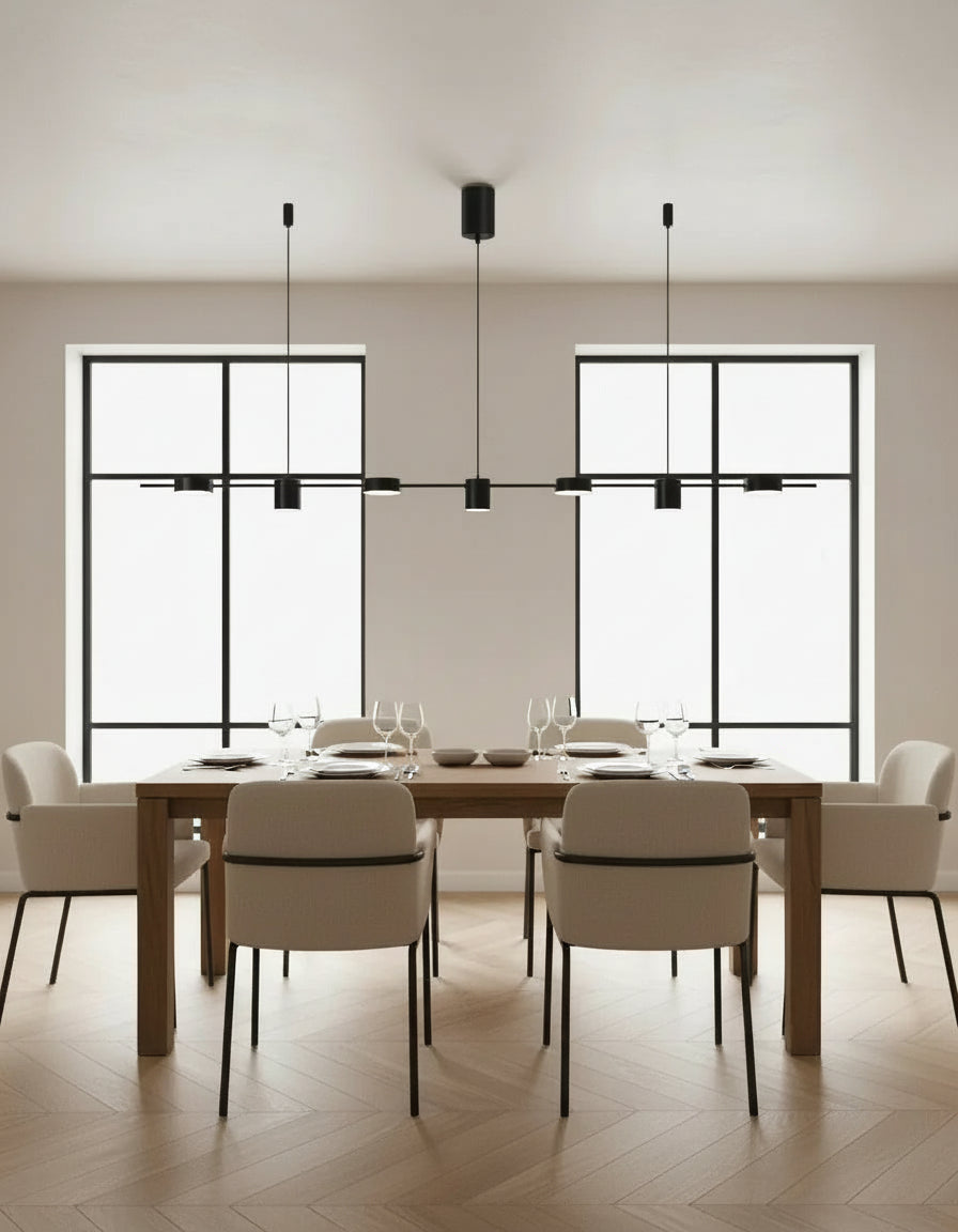 Luminaire industriel noir moderne, suspension parfaite au-dessus d’une table à manger ou d’un îlot de cuisine.