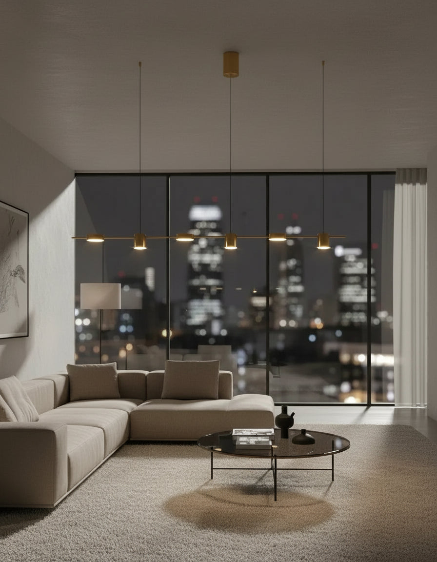 Lustre moderne couleur or avec trois spots LED, idéal pour une décoration intérieure élégante et chaleureuse.