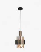 Suspension en verre ambré et bronze au style loft new-yorkais, idéale pour un salon contemporain avec canapé gris et table en verre.