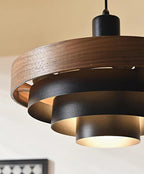 Lustre en verre design pour éclairage moderne du salon ou d’un espace de vie lumineux.