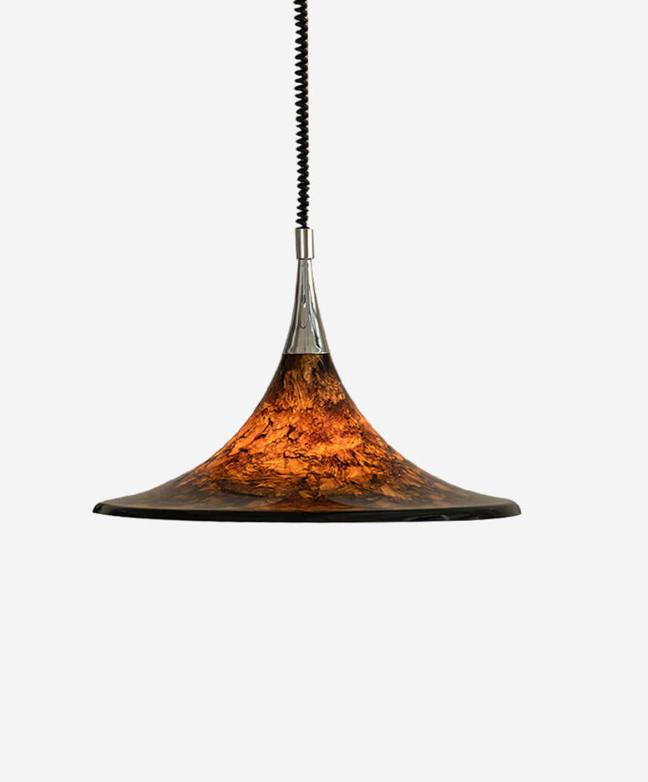 Lustre en verre design moderne pour éclairage intérieur dans un salon élégant et contemporain.