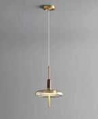 Lustre en verre décoratif design pour intérieur contemporain.