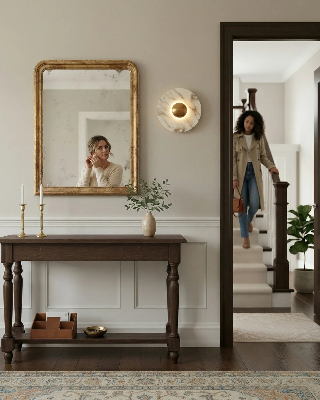 Lustre en verre pour éclairage design dans salon contemporain.