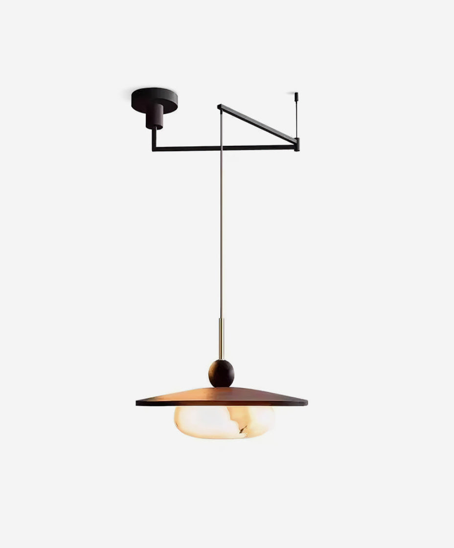 Lustre en verre avec design contemporain pour maison moderne.