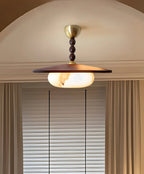 Lustre en verre moderne pour éclairage décoratif intérieur.