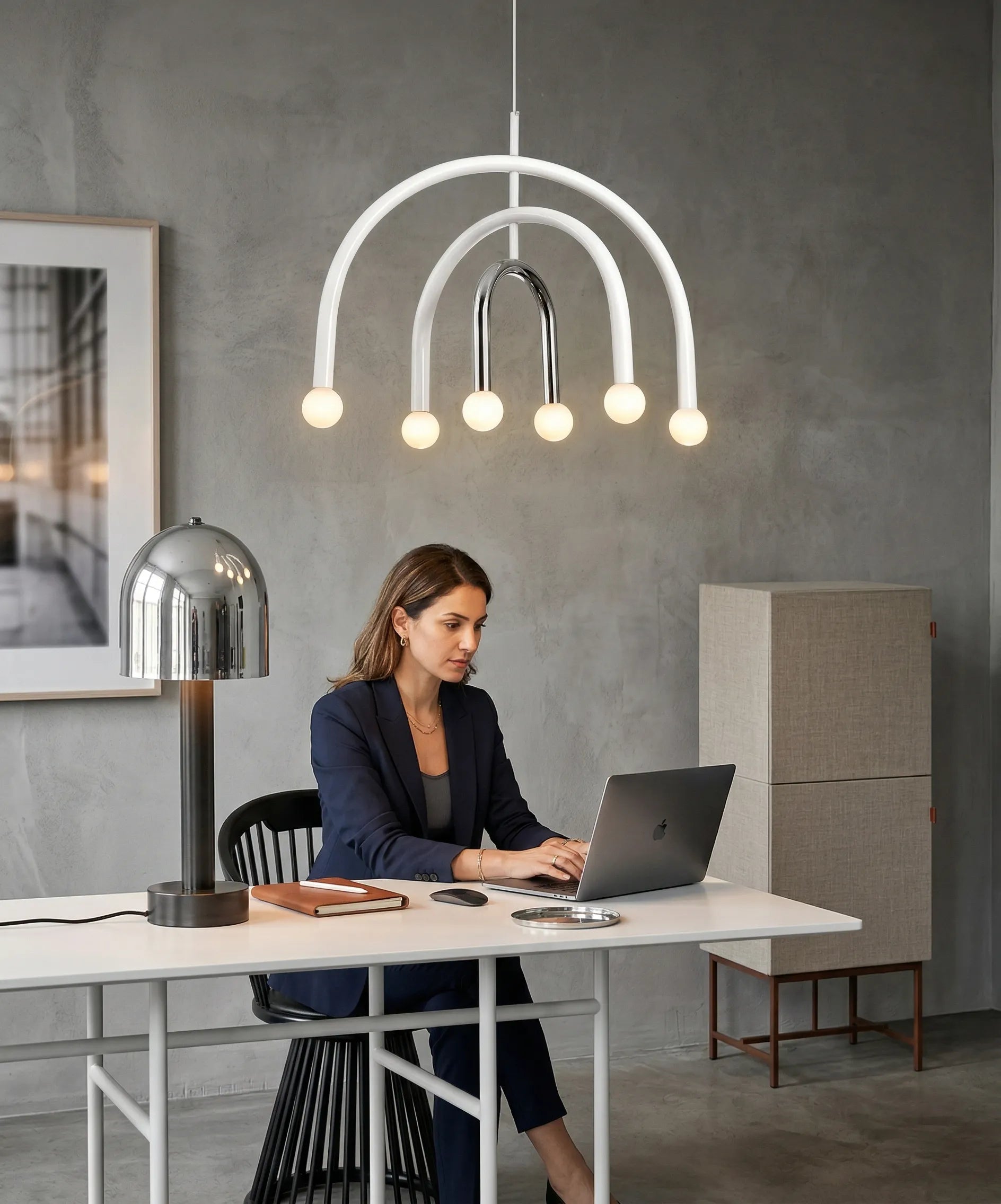 Lustre en verre moderne pour éclairage design du salon.