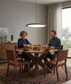 Lustre moderne en verre suspendu pour intérieur design et lumineux.