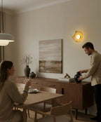 Plafonnier en verre pour éclairage doux dans maison moderne.