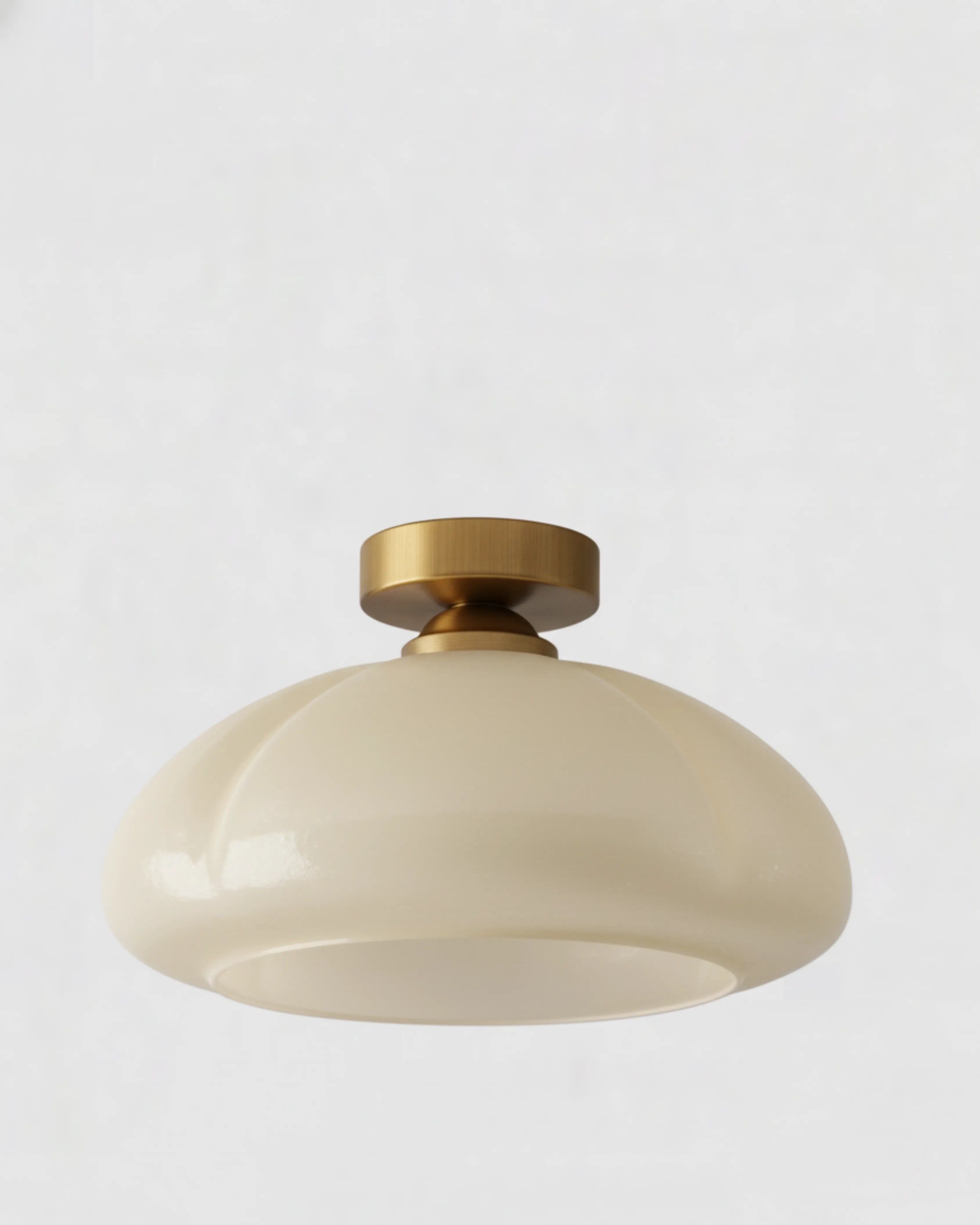 Plafonnier en verre jaune laitonné design, forme arrondie, idéal pour éclairage moderne du salon ou de la chambre.