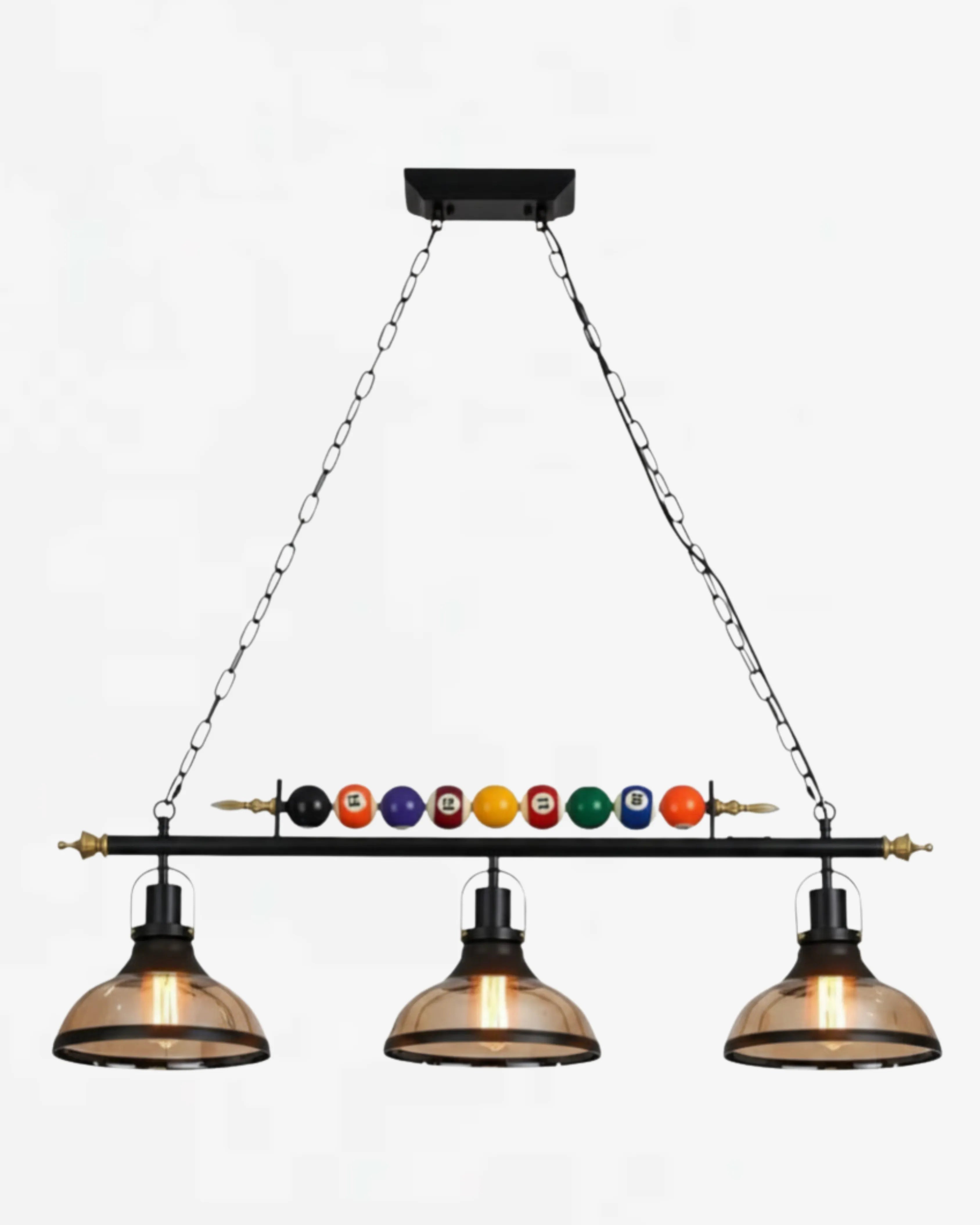 Suspension style billard industriel avec trois lampes en verre, luminaire vintage idéal pour bar, restaurant ou salle à manger.
