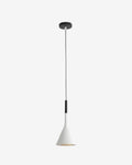 Suspension scandinave en métal mat idéale pour éclairer une table avec style et sobriété