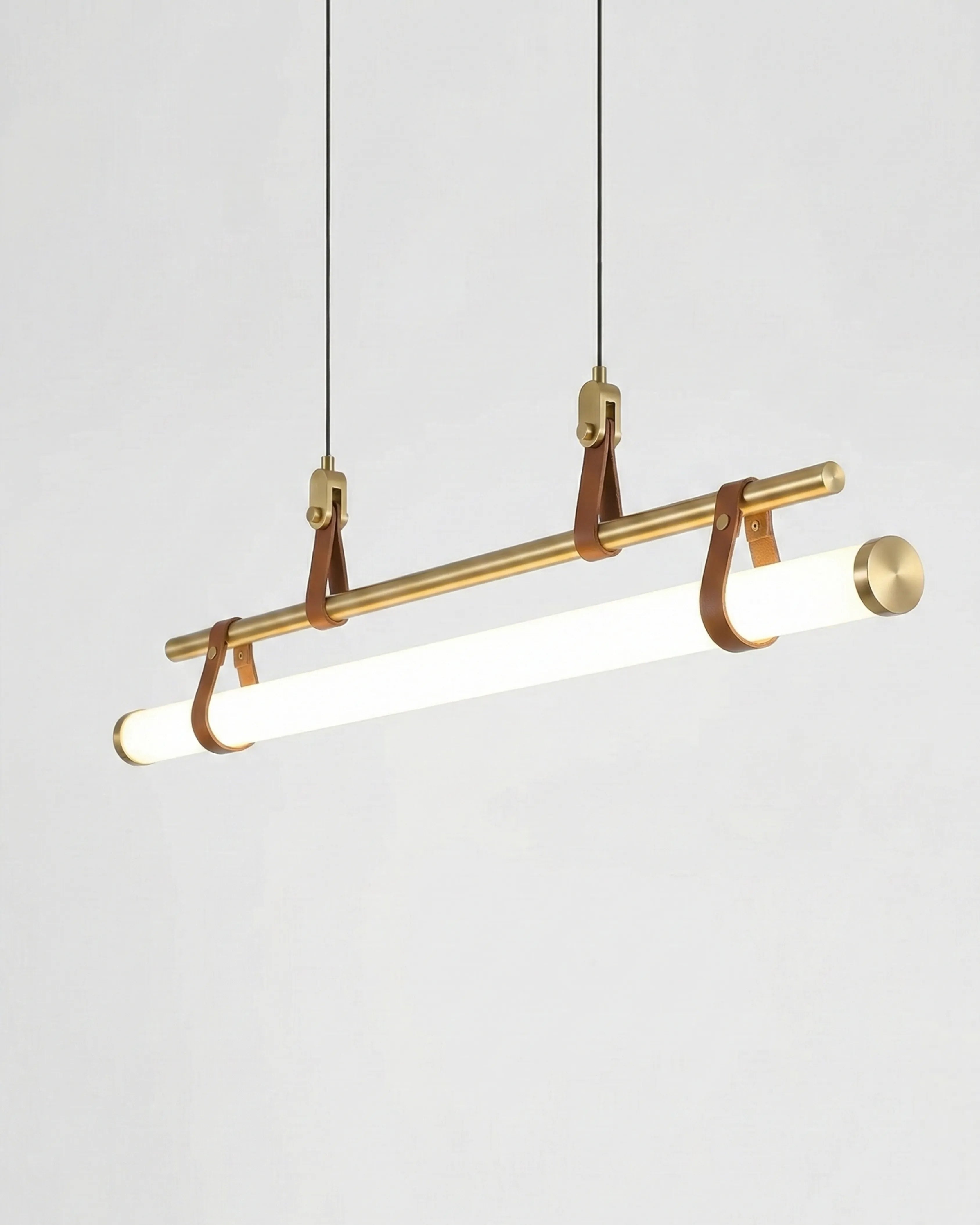 Lampe suspension nordique 115 cm en métal or et bande cuir, abat-jour acrylique blanc, design moderne pour salle à manger ou bureau.