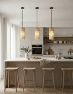 Suspension en osier style bohème, luminaire en rotin parfait pour salle à manger ou cuisine.