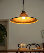 Suspension en verre design idéale pour décorer et éclairer salon ou chambre.