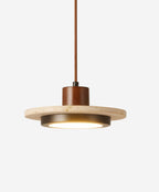 Suspension en verre design parfaite pour éclairer un intérieur moderne avec style.